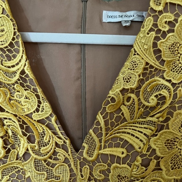 NWOT Dress the Population Gold/Yellow/Nude Lace Romper Size XS - Picture 2 of 6